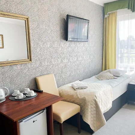 ホリデーパーク Osrodek Wczasowy レバ