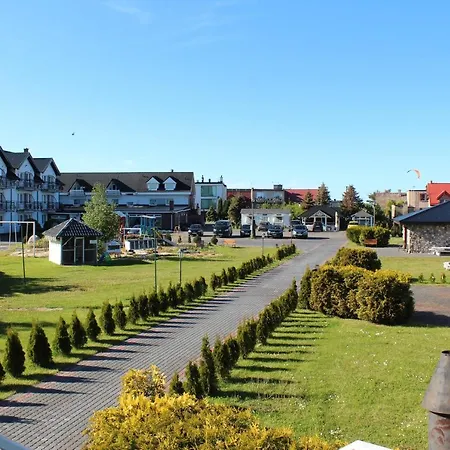 ホリデーパーク Osrodek Wczasowy レバ